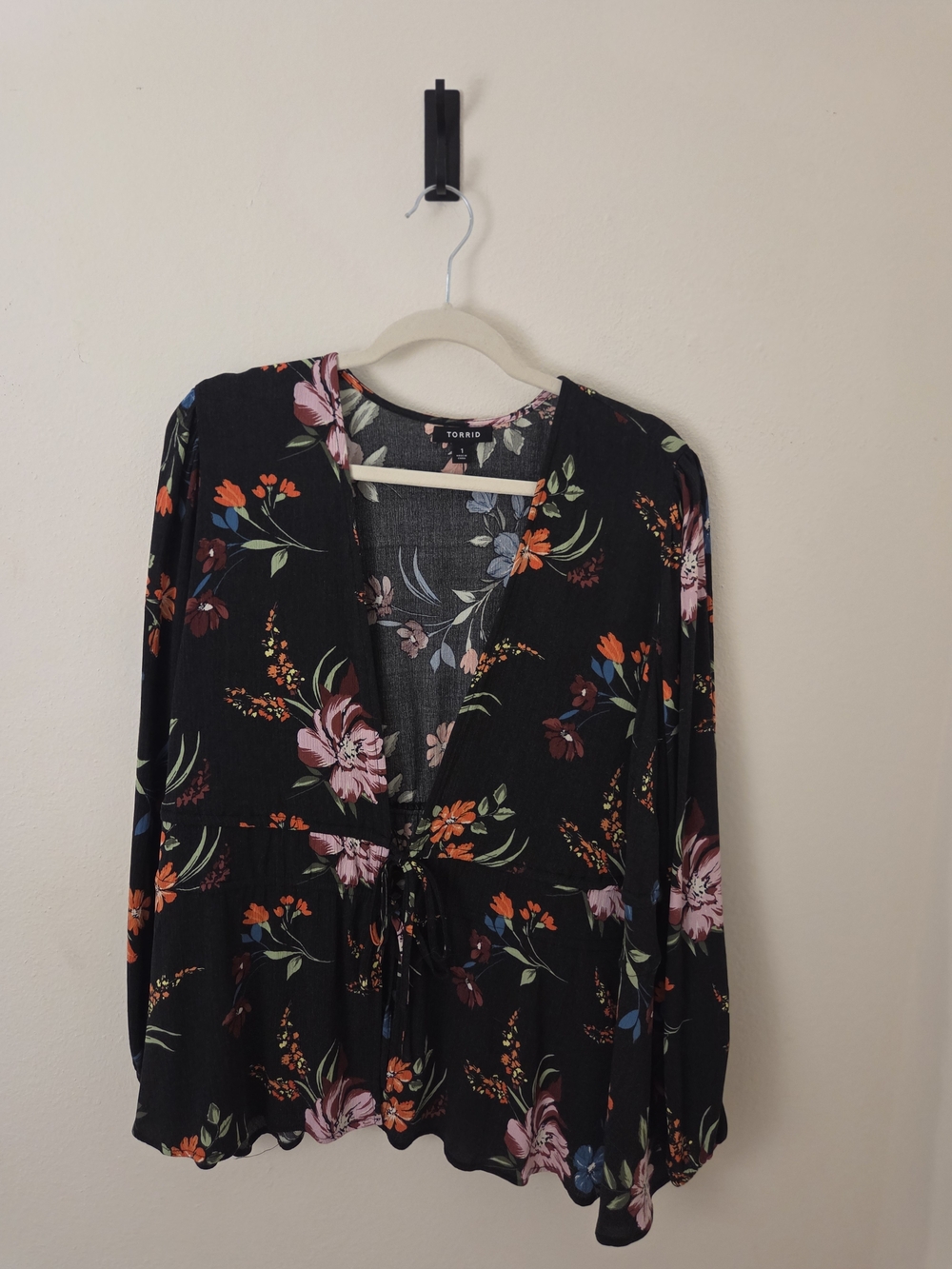 Torrid Black Floral V-Neck Tie-Front Top Size: 1